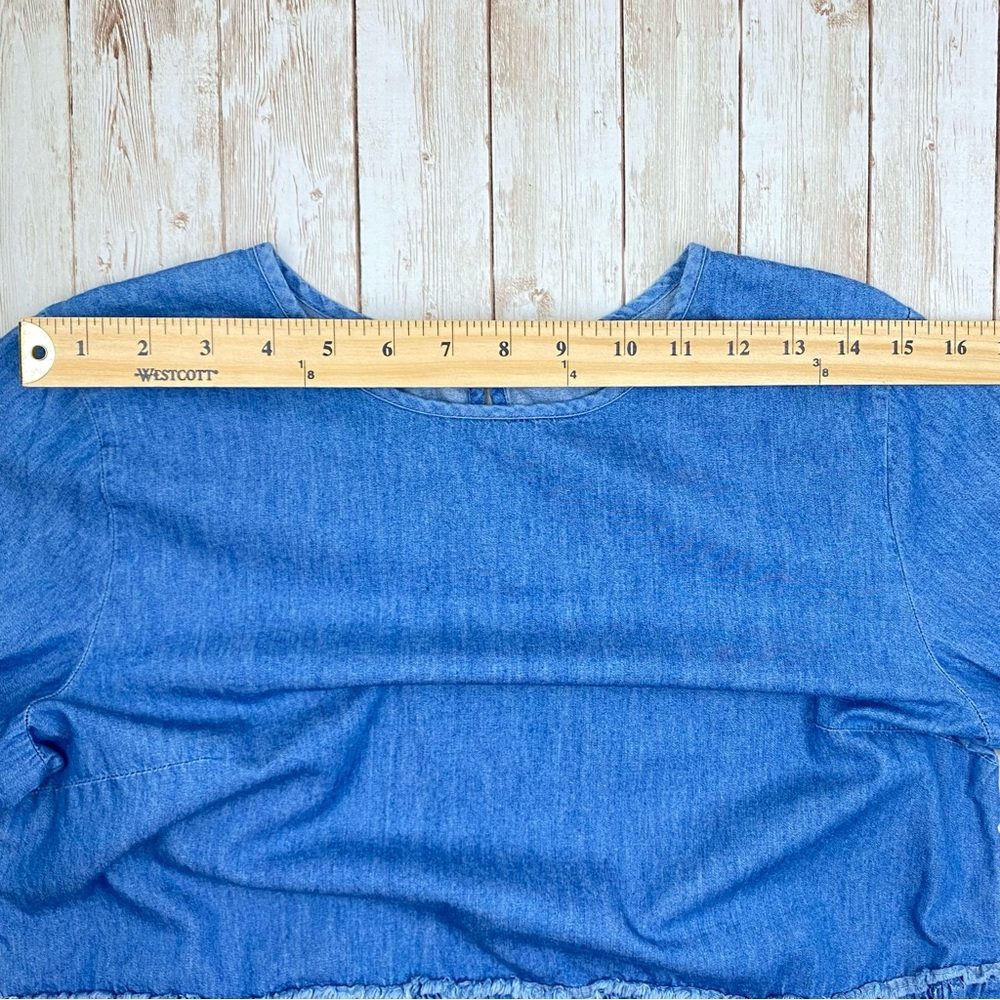 🌺$5  
Universal Thread Chambray Peplum Long Sleeve Top- S - Picture 3 of 12